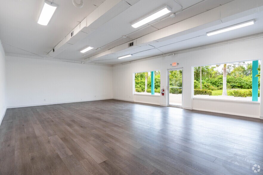 More Photos Of 16387 S Tamiami Trl, Fort Myers Storefront Retail Office For Sale