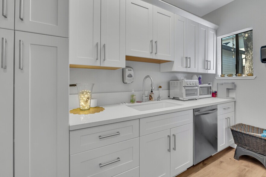 More Photos Of 160 Cherry Ave, Auburn Office Residential For Sale