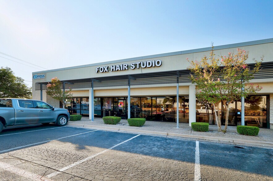 More Photos Of 2000 N Mays St, Round Rock Freestanding For Lease