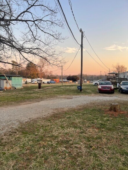 Primary Photo Of 104 McKee Cir, Belmont Manufactured Housing Mobile Home Park For Sale