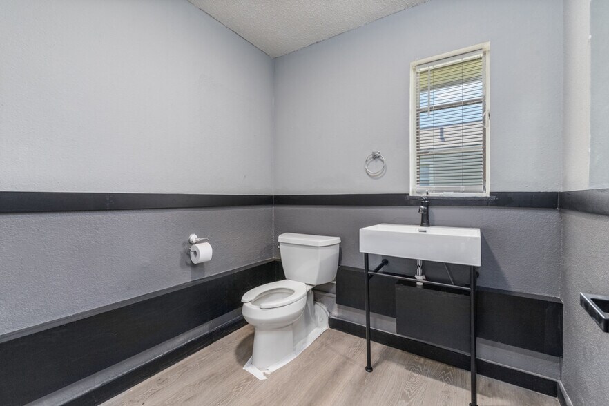 More Photos Of , McAllen General Retail For Sale