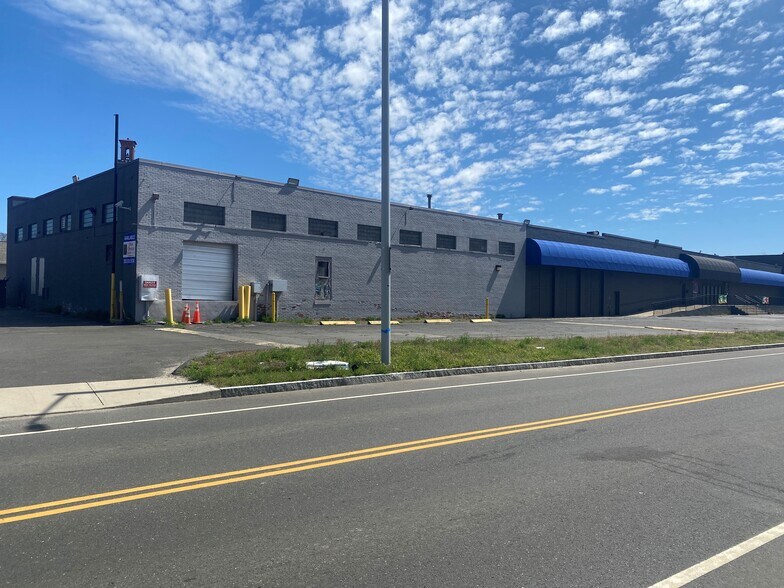 More Photos Of 195 Freight St, Waterbury Bar For Sale