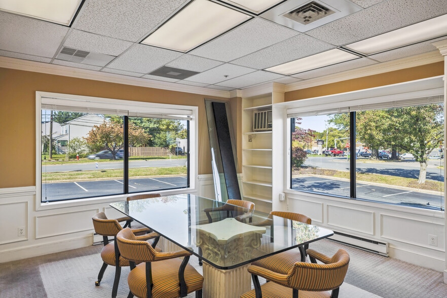 More Photos Of 602 S King St, Leesburg Medical For Sale