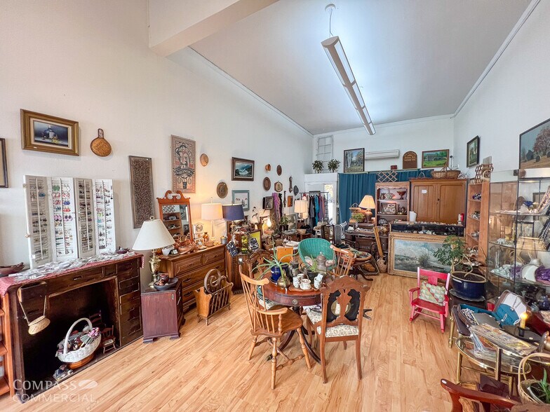 More Photos Of 8235 SE 13th Ave, Portland Storefront For Sale