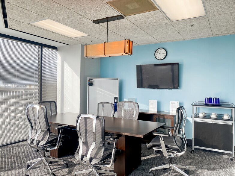 More Photos Of 650 Poydras St, New Orleans Coworking Space