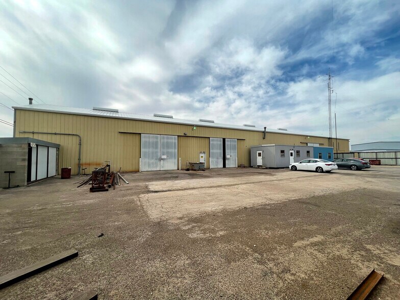 More Photos Of 715 W 81st St, Odessa Warehouse For Sale