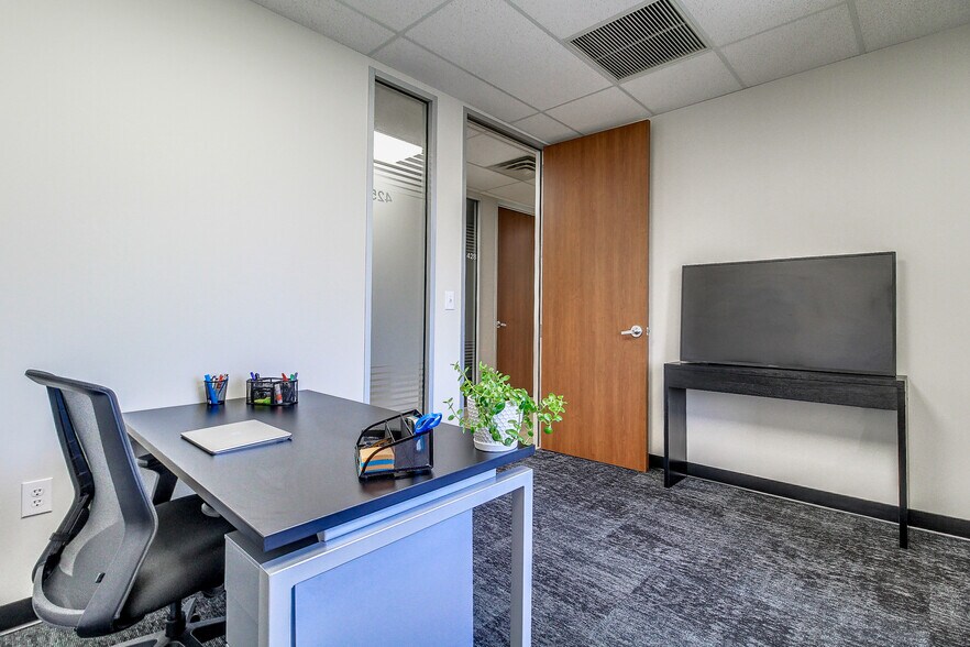 More Photos Of 3030 NW Expressway, Oklahoma City Coworking Space