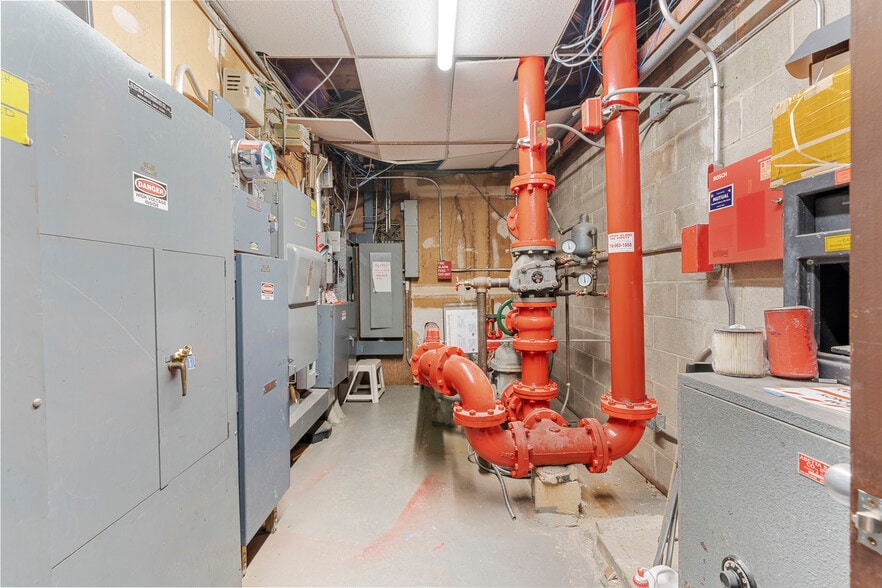 More Photos Of 4865 Arthur Kill Rd, Staten Island Warehouse For Sale