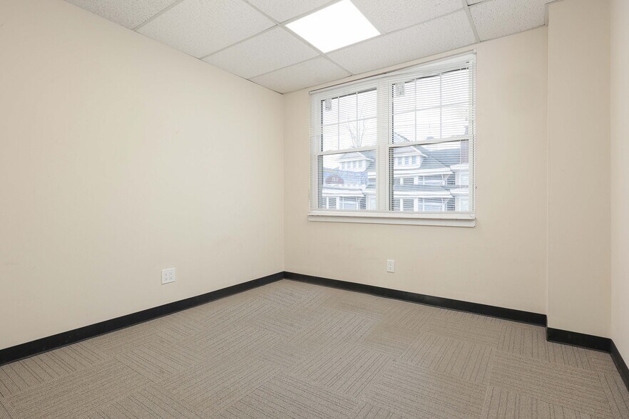 More Photos Of 36 W Main St, Freehold Medical For Lease