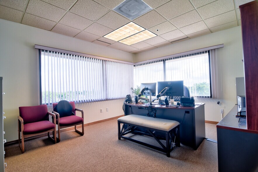 More Photos Of 1150 Cleveland St, Clearwater Office For Lease