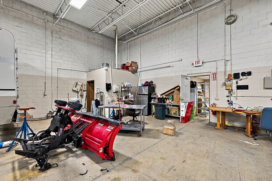 More Photos Of 44468 Reynolds Dr, Clinton Township Manufacturing For Sale