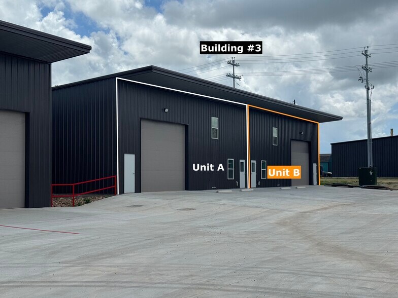More Photos Of 450 Hwy 290 E, Elgin Light Distribution For Lease