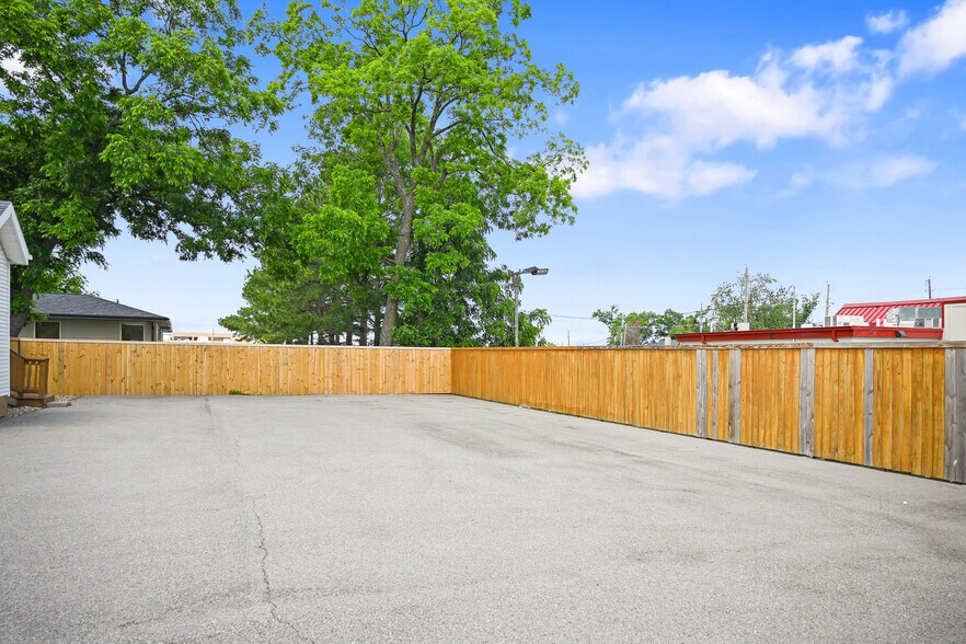 More Photos Of 1103 W Elm St, Rogers Storefront Retail Residential For Sale