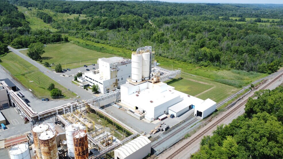 More Photos Of 7 Schoolhouse Ln, Waterford Manufacturing For Sale