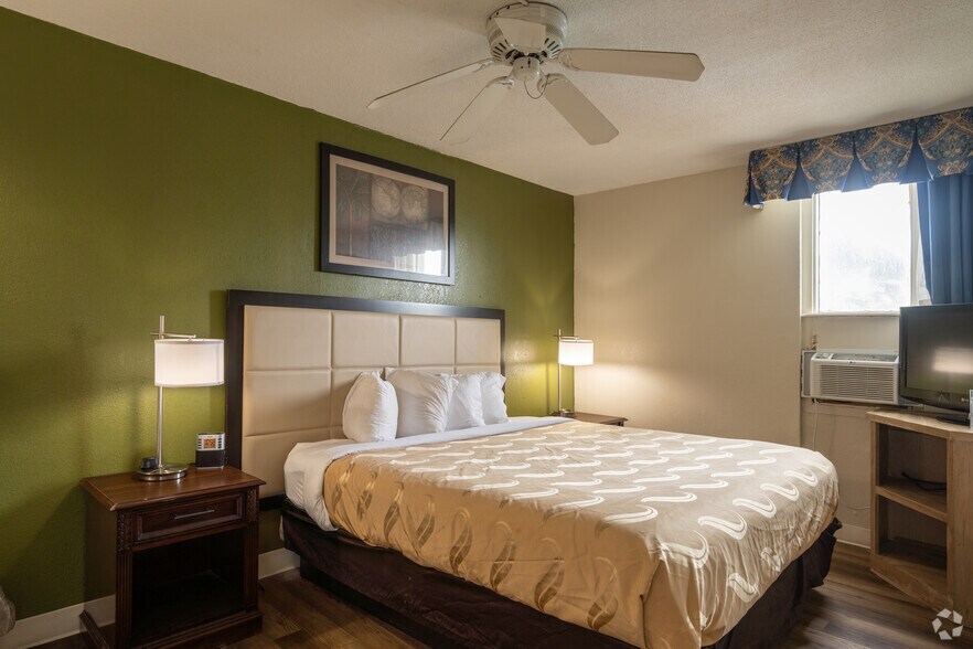 More Photos Of 3202 E Surfside Blvd, Corpus Christi Hotel For Sale