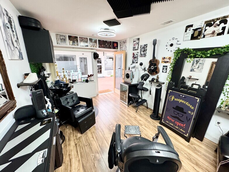 More Photos Of 1237 Prospect St, La Jolla Storefront For Lease