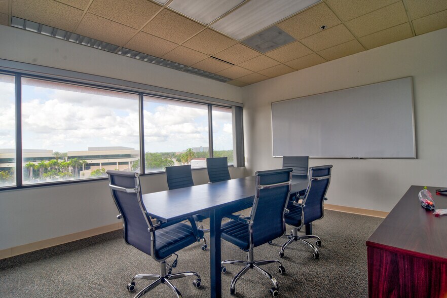 More Photos Of 1150 Cleveland St, Clearwater Office For Lease