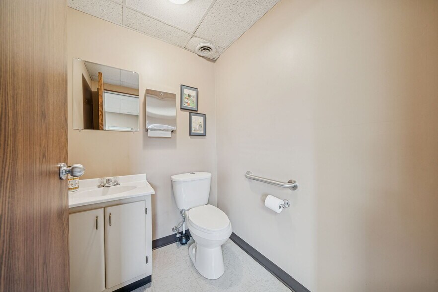 More Photos Of 985 Penn St, Brackenridge Medical For Sale