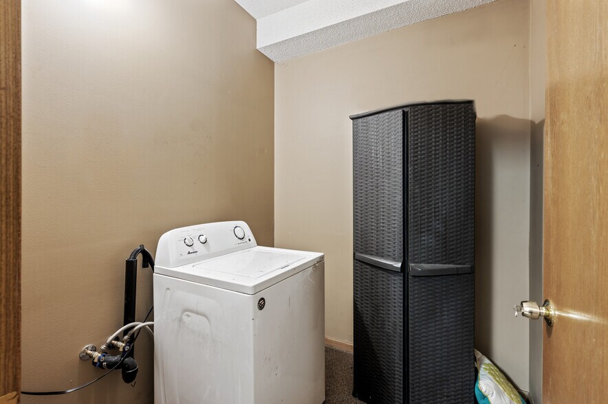 More Photos Of 8557 Wyoming Ave N, Brooklyn Park Light Distribution For Sale