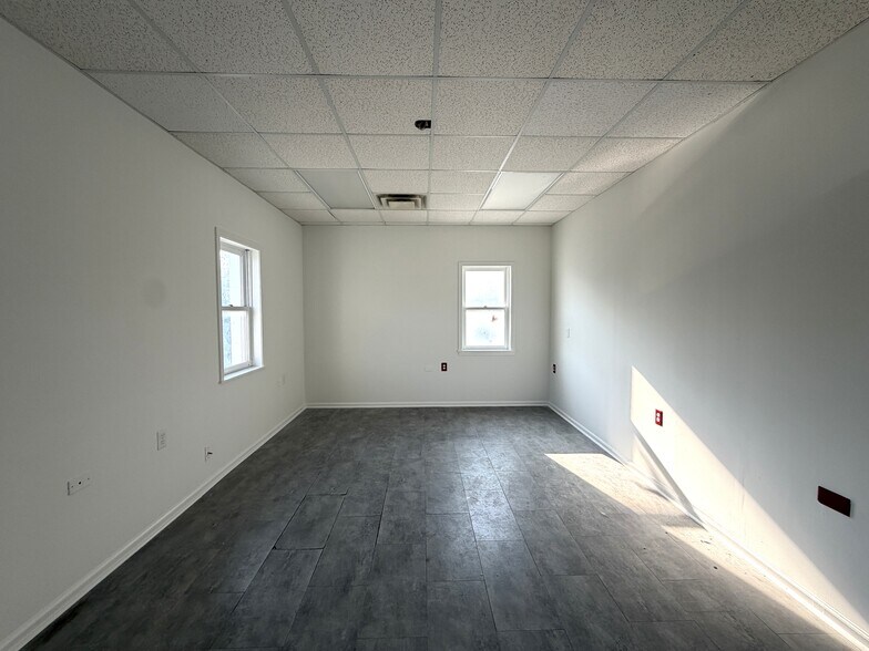 More Photos Of 385-387 Industrial Dr, Mount Juliet Warehouse For Lease