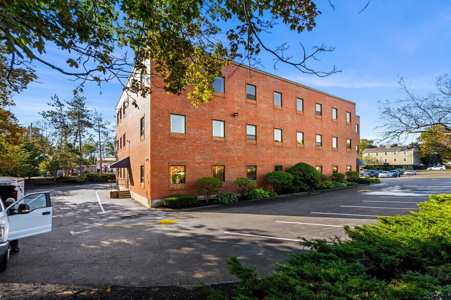 More Photos Of 152 Sylvan St, Danvers Medical For Lease