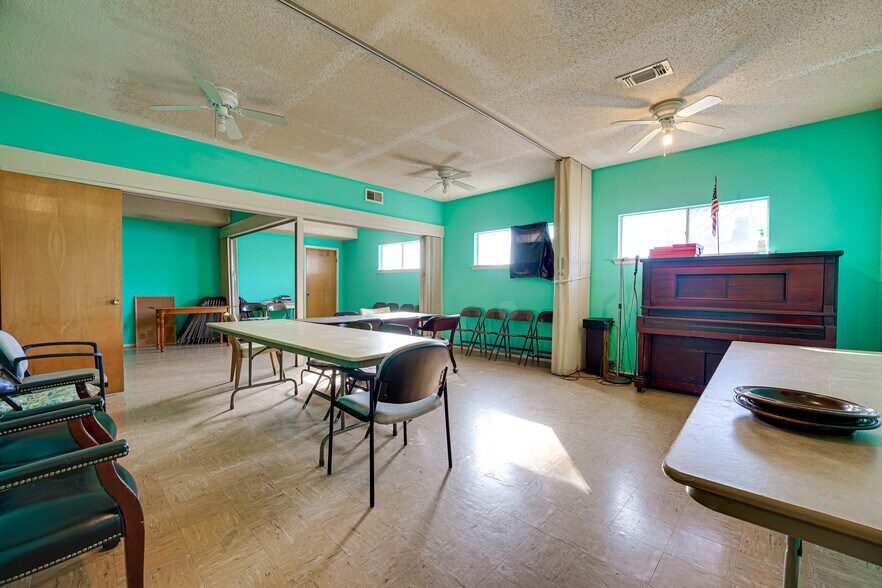 More Photos Of 4128 Clarendon Dr, Dallas Religious Facility For Sale