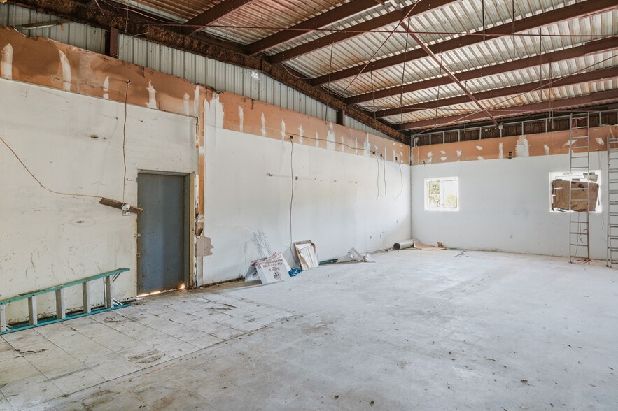 More Photos Of 5472-5486 Southern Maryland Blvd, Lothian Storefront For Sale