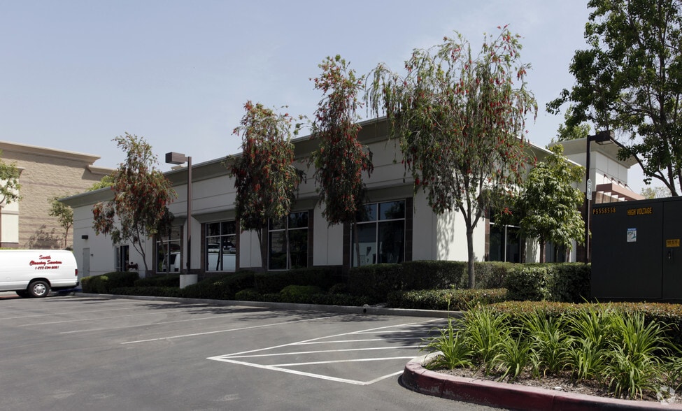 More Photos Of 1652 Plum Ln, Redlands Unknown For Lease