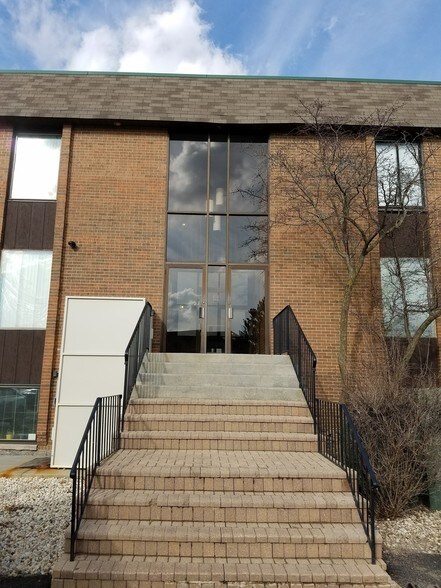 More Photos Of 701 E Irving Park Rd, Roselle Office For Lease