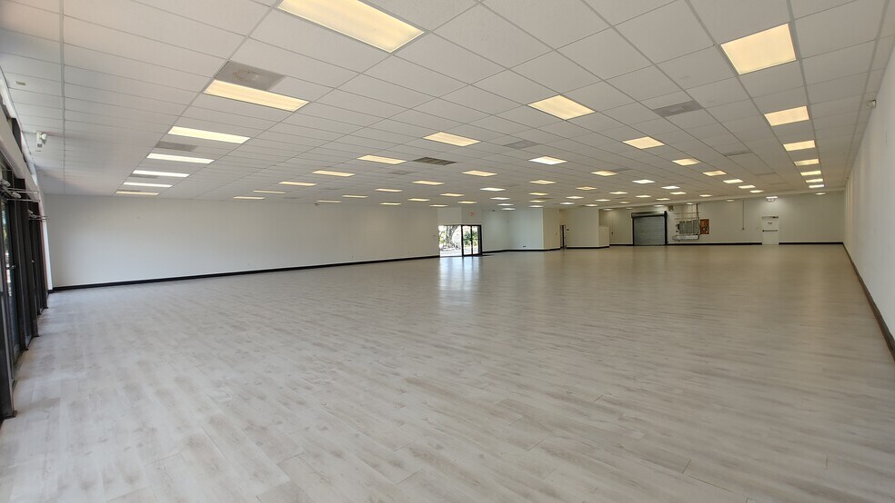 More Photos Of 2050 N University Dr, Sunrise Freestanding For Lease