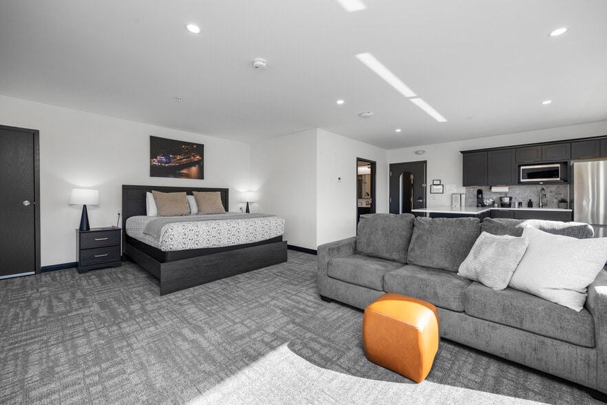 More Photos Of 419 E Market St, Sandusky Hotel For Sale