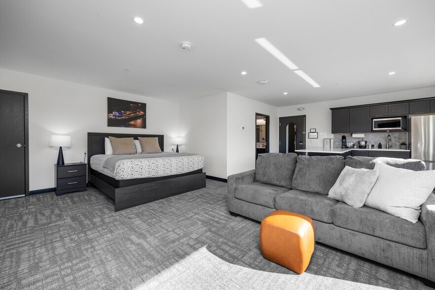 More Photos Of 419 E Market St, Sandusky Hotel For Sale