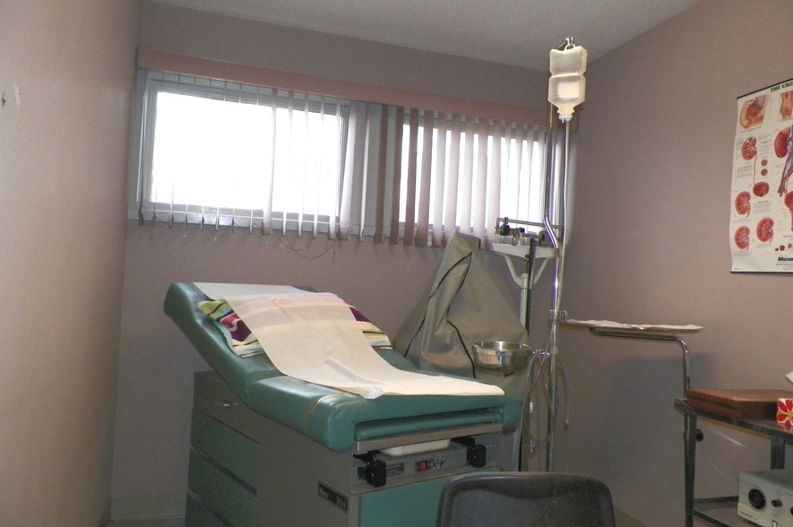 More Photos Of 1524 Atwood Ave, Johnston Medical For Lease
