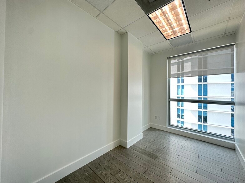 More Photos Of 175 SW 7th St, Miami Medical For Sale
