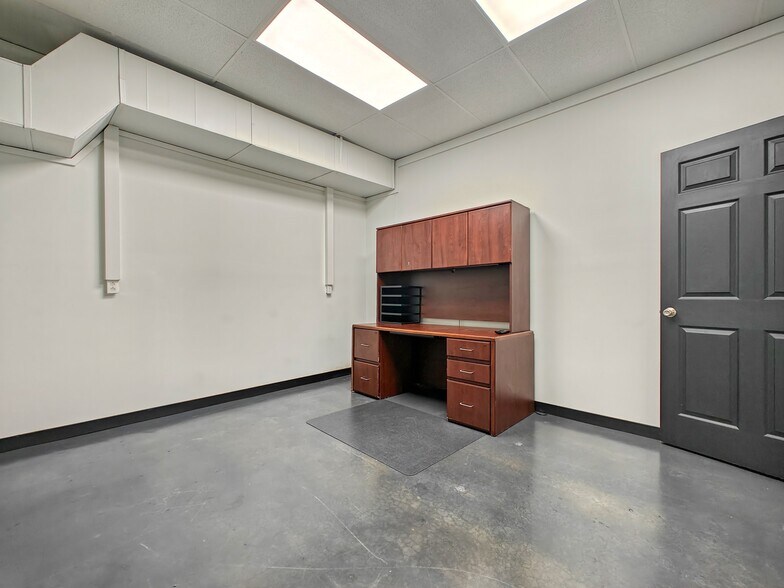 More Photos Of 13700 Hwy 70, Huntingdon Storefront For Sale