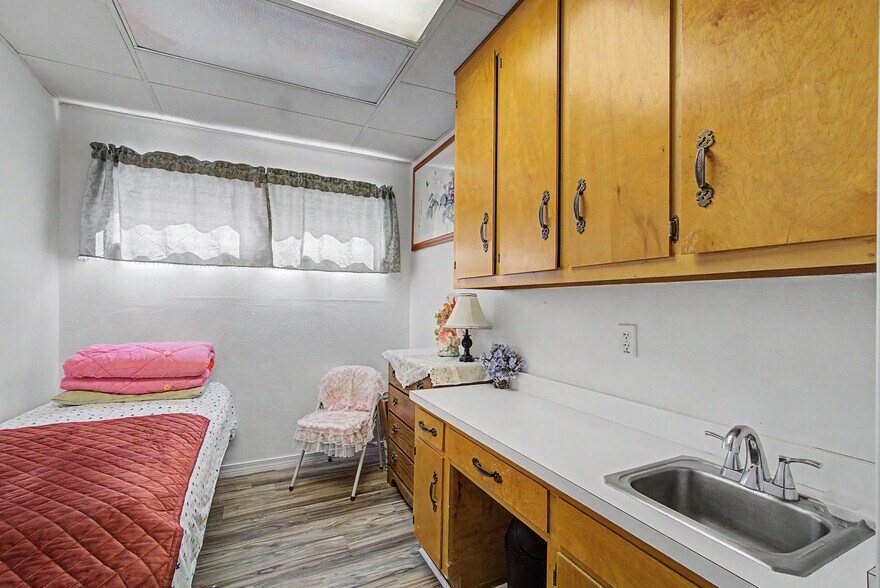 More Photos Of 71 Midtown Park W, Mobile Medical For Sale
