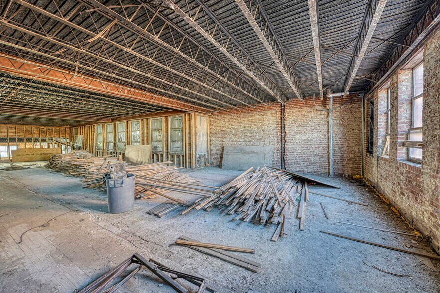 More Photos Of 237-245 Broad St, Kingsport Storefront For Sale