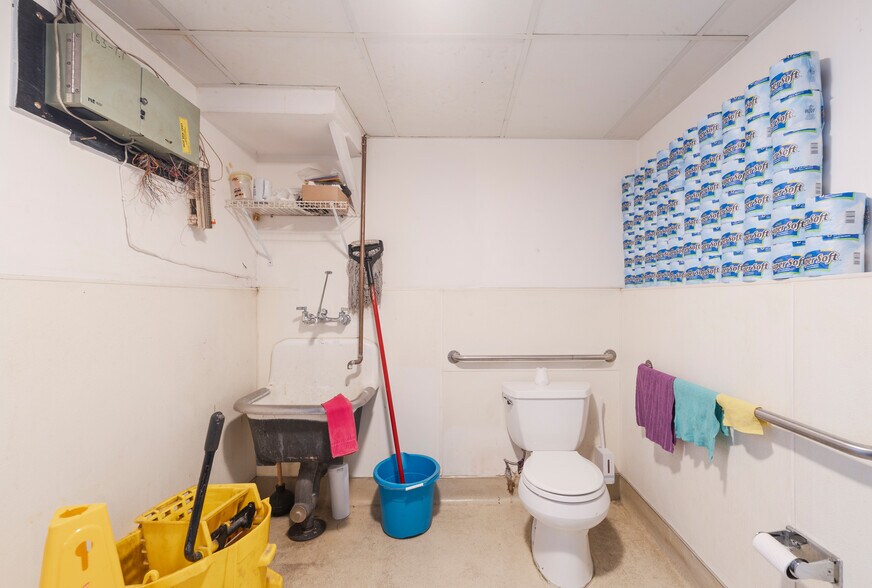 More Photos Of 159-165 S Western Ave, Los Angeles Loft Creative Space For Lease