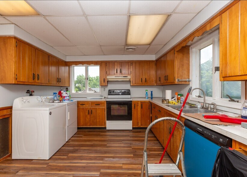 More Photos Of 371 Pittstown Rd, Pittstown Storefront Retail Residential For Sale