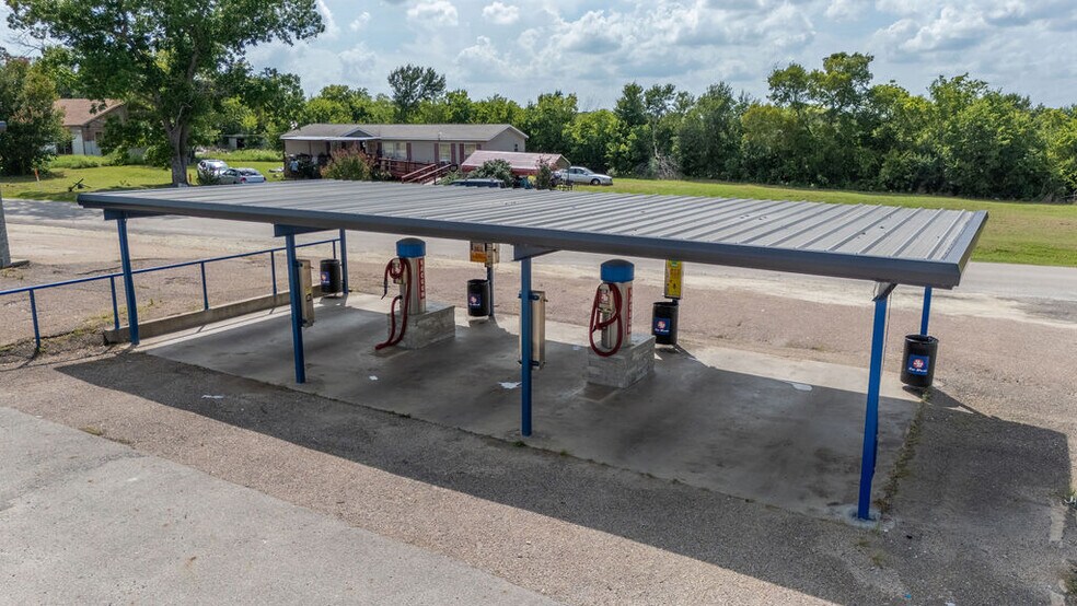 More Photos Of 617 N Ellis St, Groesbeck Carwash For Sale
