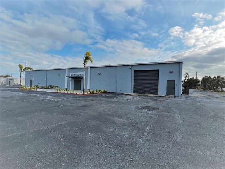 More Photos Of 6850 Cross Bayou Dr, Seminole Manufacturing For Lease