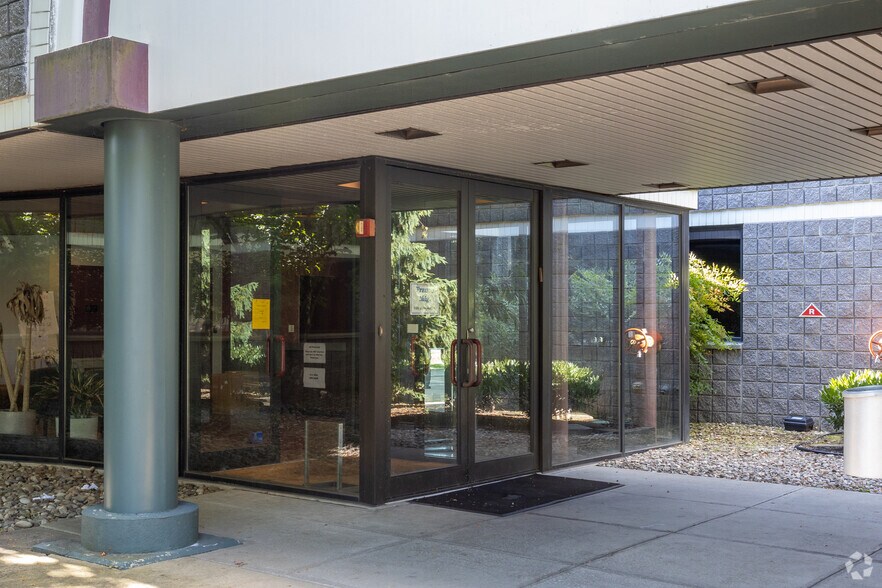 More Photos Of 325 High St, Metuchen Light Manufacturing For Lease