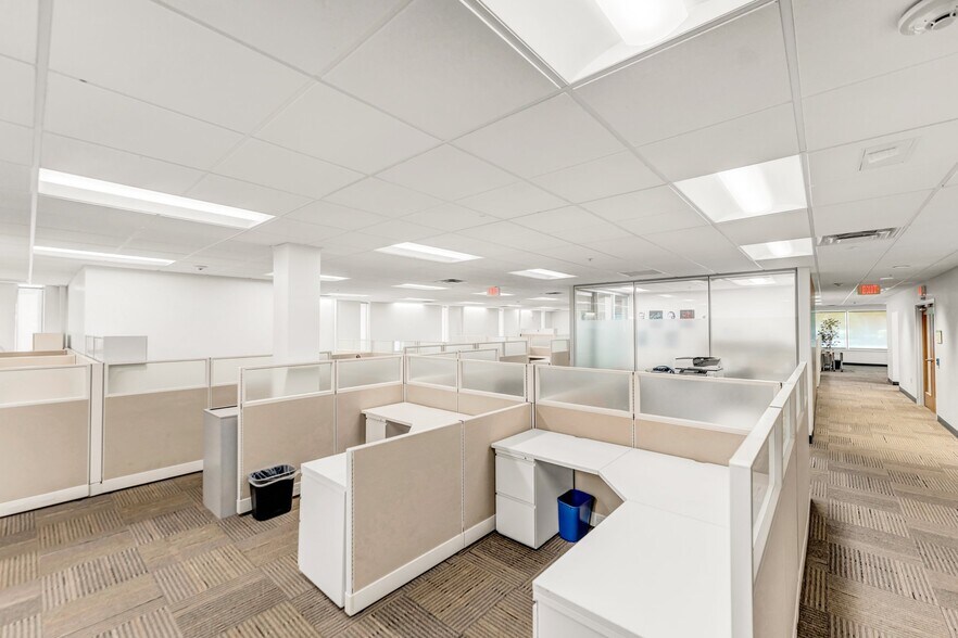 More Photos Of 150 Essjay Rd, Buffalo Office Residential For Lease