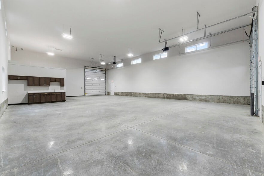 More Photos Of 3383 W Daugharty Loop, Hayden Warehouse For Lease