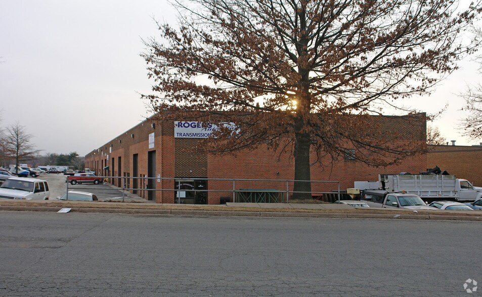 Primary Photo Of 14041-14067 Willard Rd, Chantilly Light Distribution For Lease