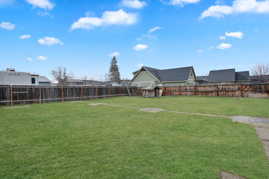 More Photos Of 1505 NW Harwood Ave, Prineville Apartments For Sale