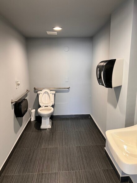 More Photos Of 6900-6914 NW 50th St, Miami Warehouse For Lease