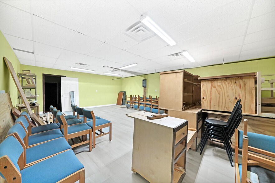 More Photos Of 1313 Cedar Post Ln, Houston Warehouse For Sale