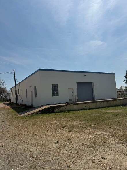 Primary Photo Of 4903 Rozzelles Ferry Rd, Charlotte Warehouse For Lease