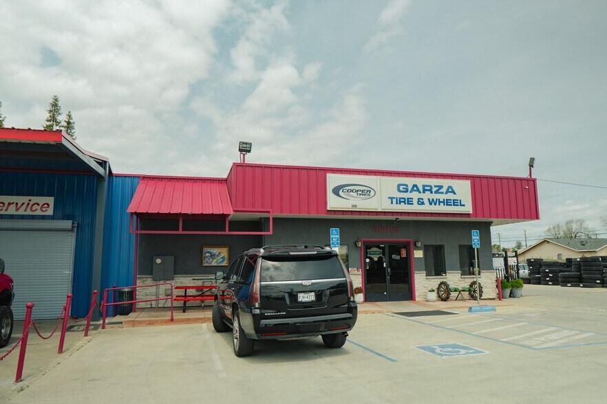 More Photos Of 6886 Santa Fe Dr, Winton Auto Repair For Sale